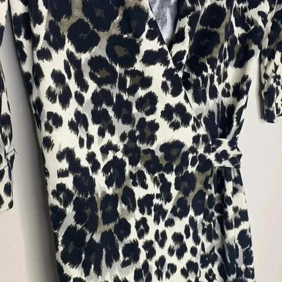 Diane von Furstenberg Julian Two Snow Leopard-Print Wrap Dress Size 2 - Picture 6 of 10